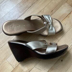 Comtesa Women's Size 10 W Nelly Wedge Sandals Shoes Gold Cut Open Toe Straps EUC